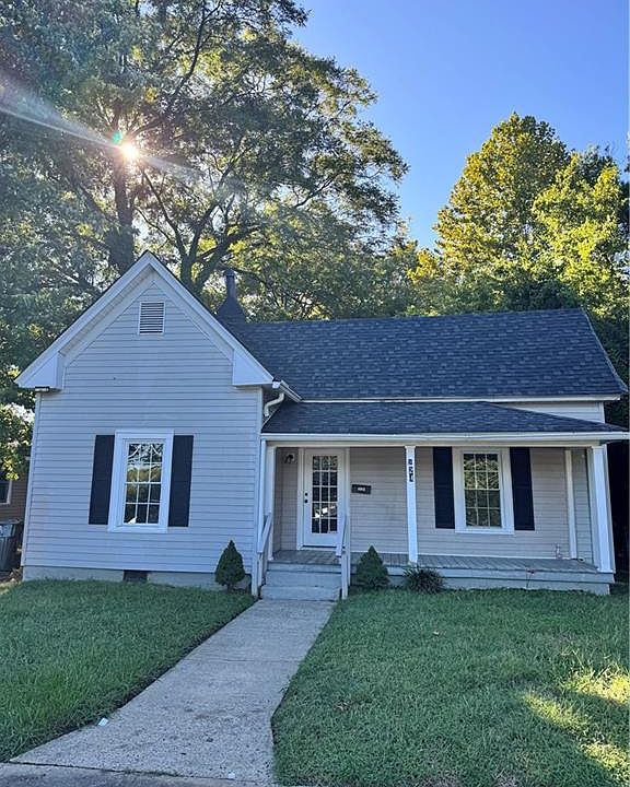 1st image of 924 Dillard St