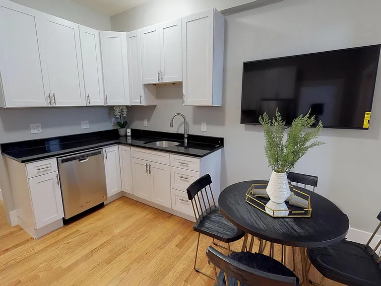 43 Temple St — Photo 1