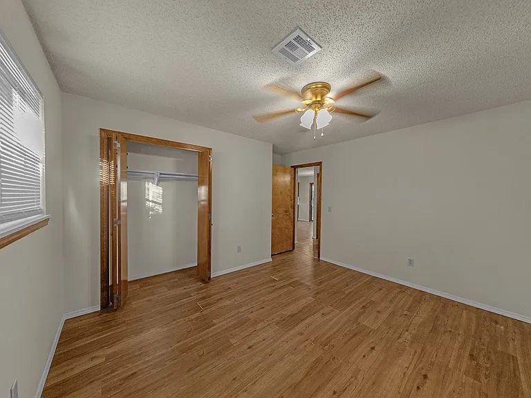 2204 Douglas St — Photo 3