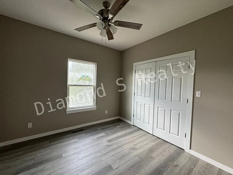 2124 N Bradbury Ln — Photo 4