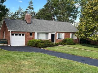 1105 Greenway Rd, Alexandria, VA 22308