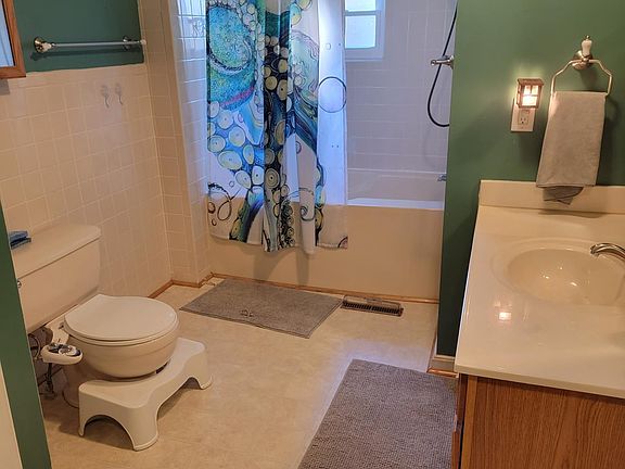 2nd image of 2055 Horseshoe Cir #3
