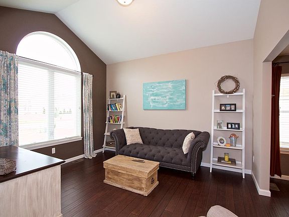 4th image of 723 Hatfield Cir