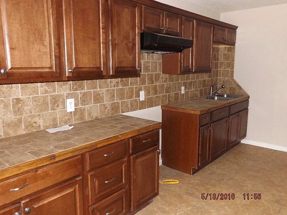 4th image of 1004 Canyon Dr