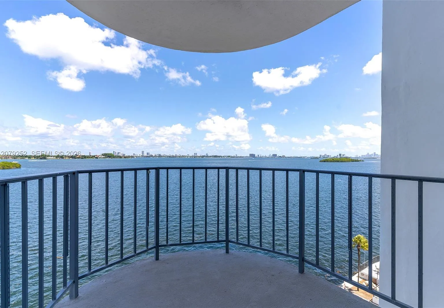 Majorca Towers Condo — Photo 1