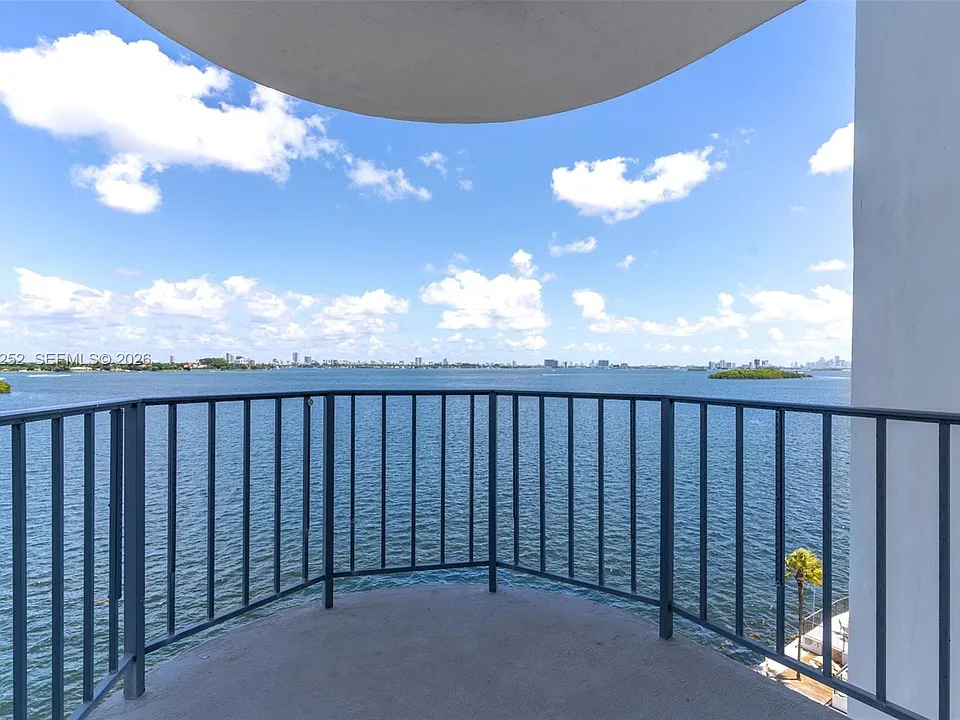 11930 N Bayshore Dr #704