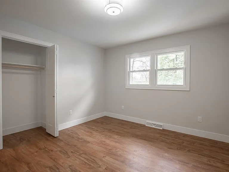 364 E Mac Arthur St — Photo 17