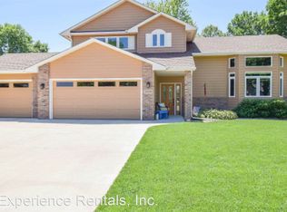 7205 W 32nd St, Sioux Falls, SD 57106