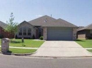 1732 SW 32nd St, Moore, OK 73160