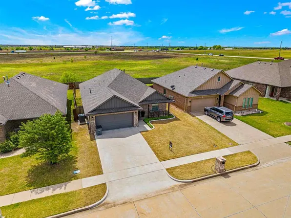 8006 SW Powell Ct, Lawton, OK 73505