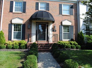 7905 Westover Dr, Prospect, KY 40059