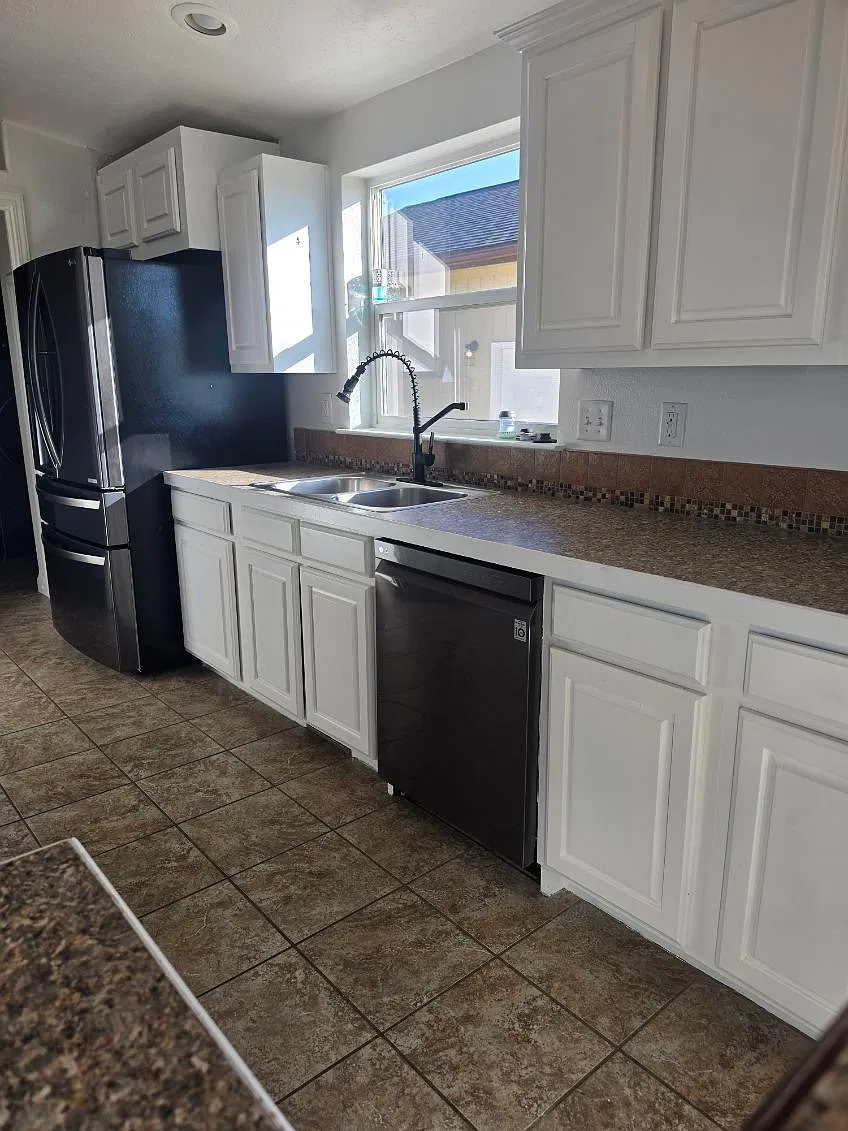 3 bed, 1750 sqft, $2,690 — Photo 4
