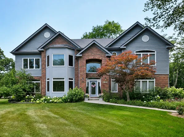 383 Country Oak Ln, Inverness, IL 60067