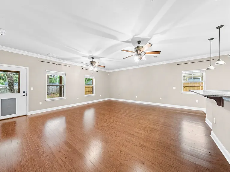 302 Palm Blvd N — Photo 9