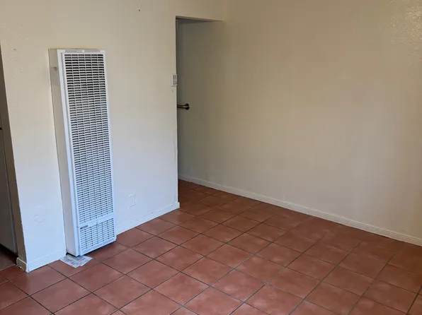 629 E 79th St #2, Los Angeles, CA 90001