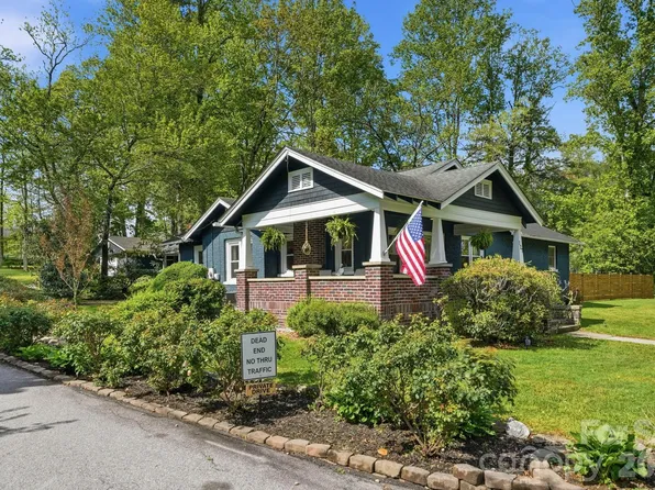 127 Erkwood Dr, Hendersonville, NC 28739