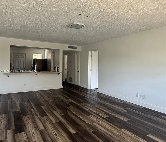 1400 NE 191st St #310 — Photo 2