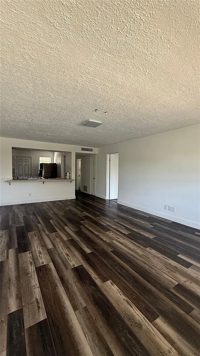 Building Photo - 1400 NE 191st St #310