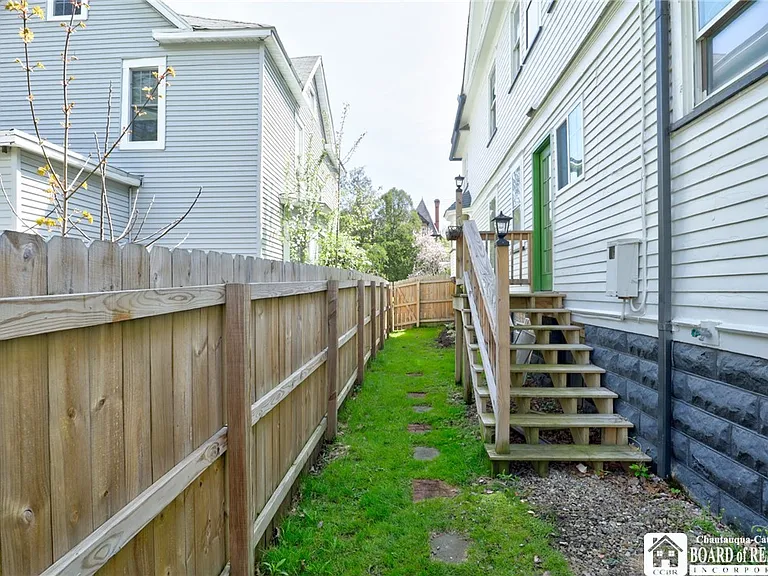 98 Forest Ave — Photo 46