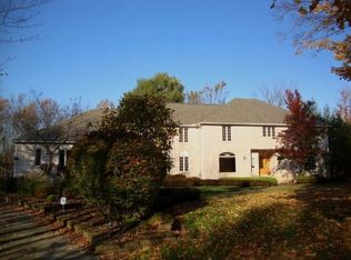 70 Twin Acre Ct, Moreland Hills, OH
