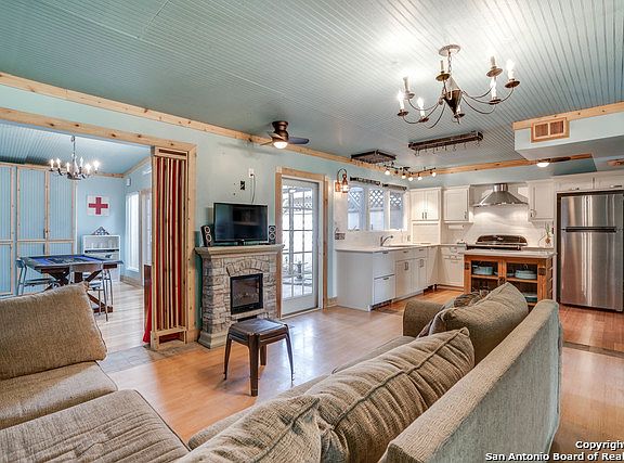 4th image of 10946 Crown Park