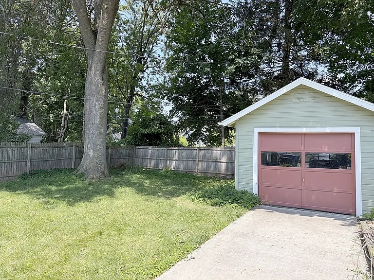 50 Redfern Dr — Photo 25