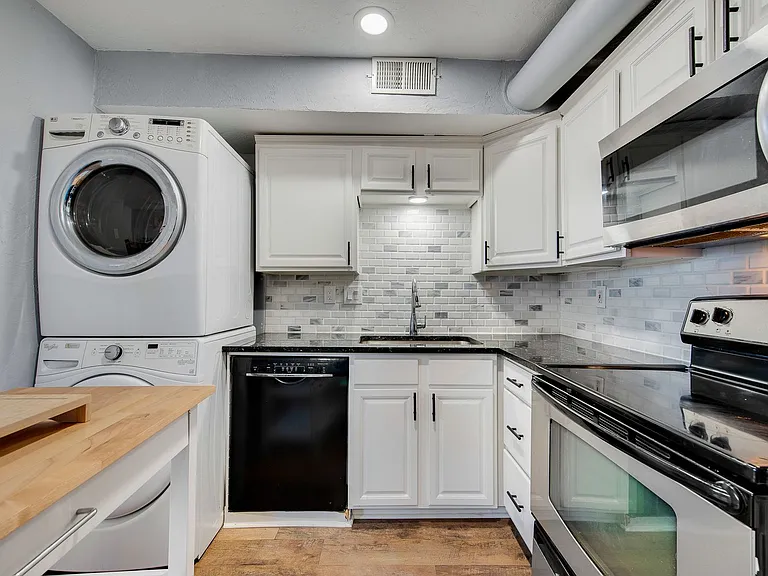 7815 Royal Ln #7815 — Photo 22