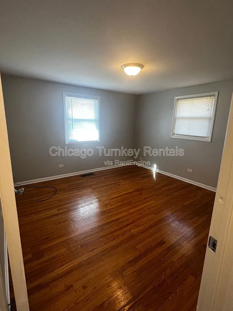 3 bed, 2.0 bath, 1583 sqft, $2,400 — Photo 4