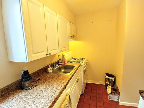 4th image of 2036 Wallace St #2F