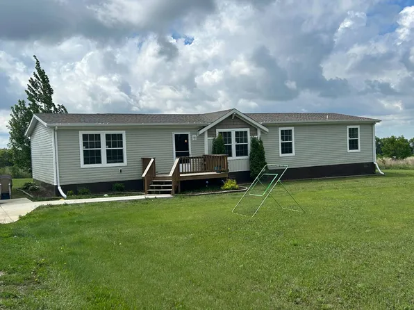 1224 101st St NE, Bottineau, ND 58318