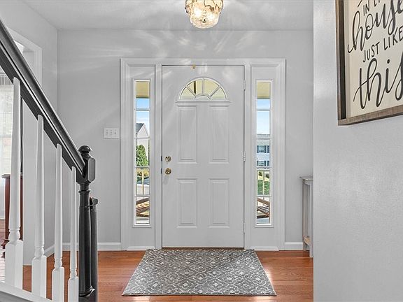 5th image of 190 Autumn Hill Dr