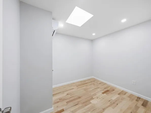 309 East 59th Street image 11 of 17