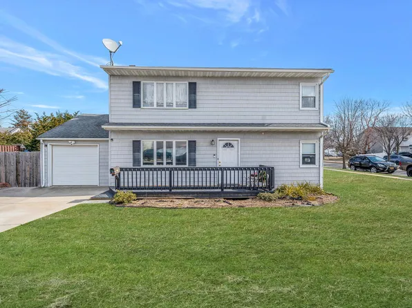 2325 Narraganset Avenue, Seaford, NY 11783