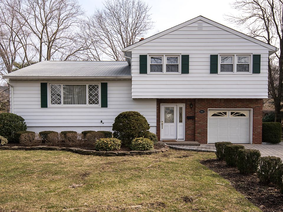 Paramus Cul De Sac Split Lvl