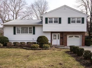 854 Wendy Ann Ct, Paramus, NJ 07652