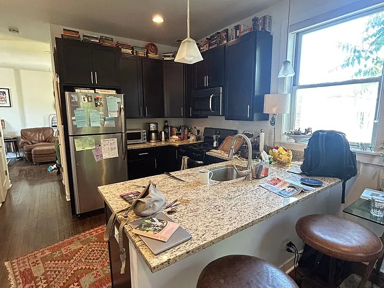 2247 W Thomas St #2R — Photo 3