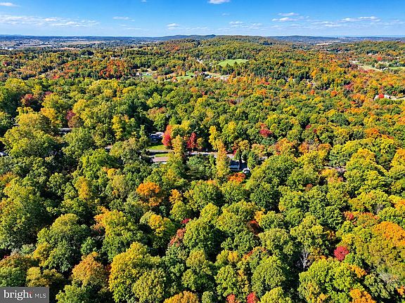 5th image of 440 Horseshoe Trail Rd