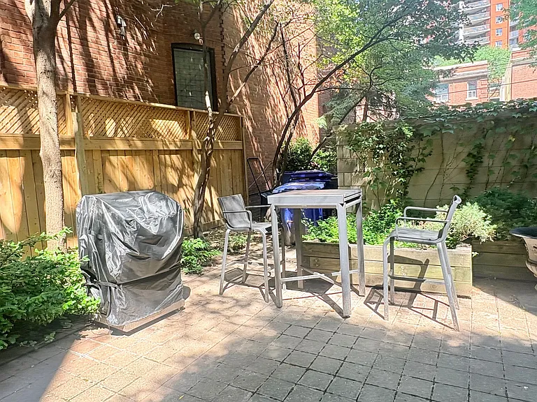 135 Maitland St S #204 — Photo 28