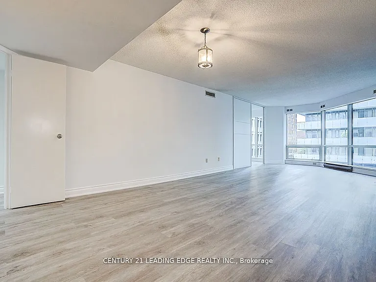 1001 Bay St #514 — Photo 8