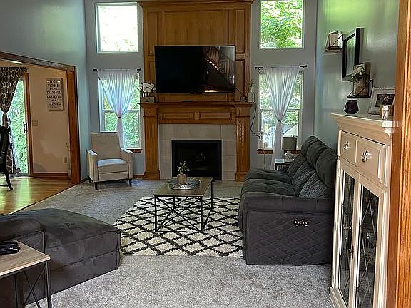 4th image of 426 Woodcrest Dr