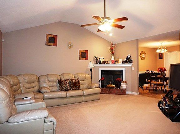 4th image of 208 River Haven Dr