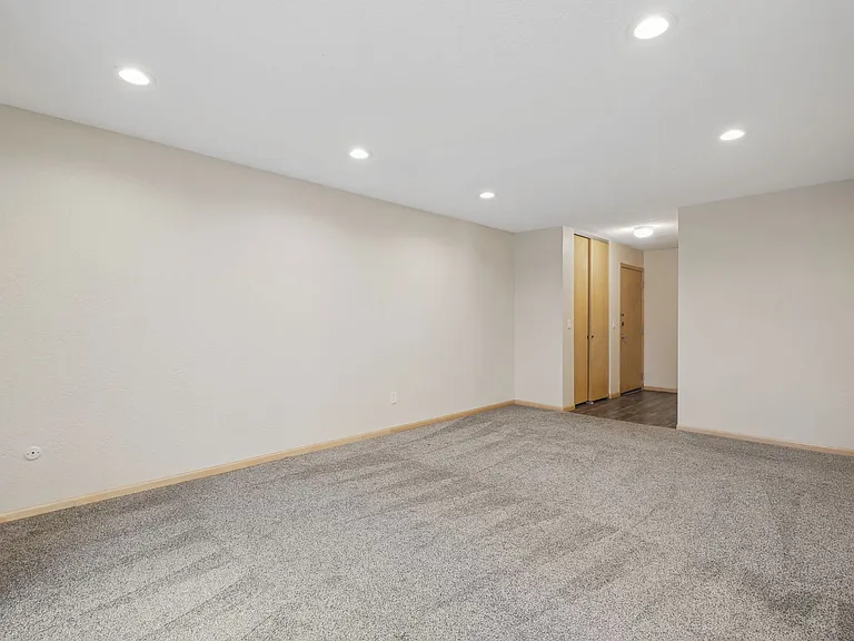 Larpenteur Estates Apartments — Photo 58