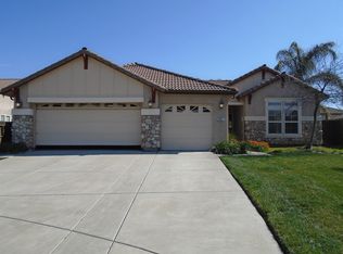 1911 N Chardonnay Pl, Hanford, CA 93230