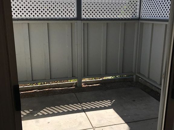 5th image of 1018 1st St W