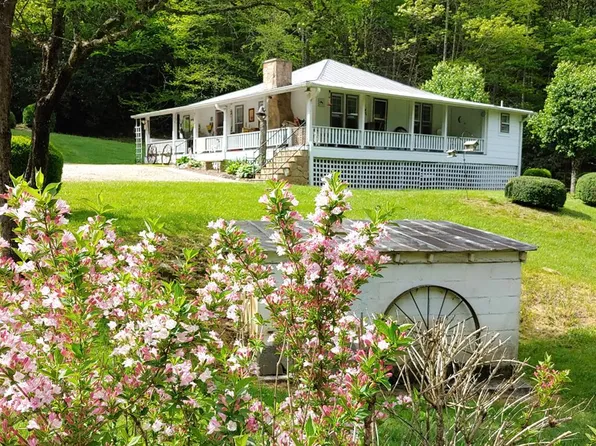 8270 Alarka Rd, Bryson City, NC 28713