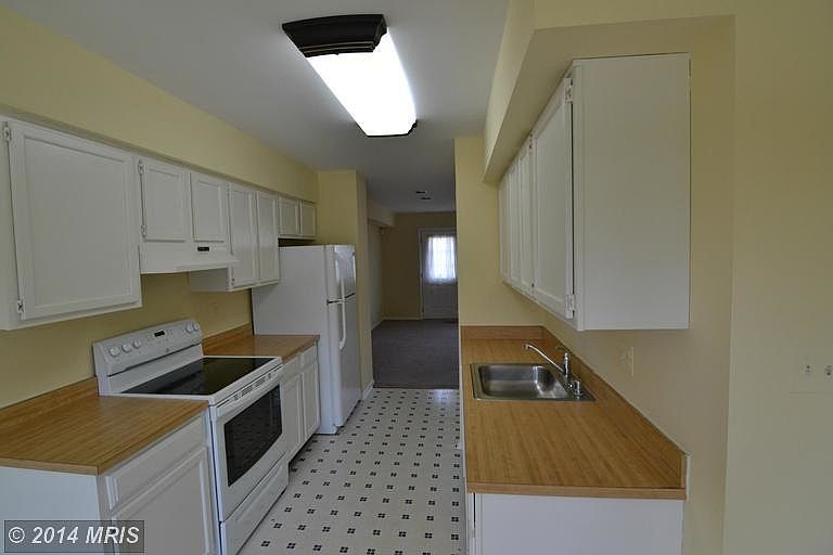 2nd image of 8 Harmony Mill Ct