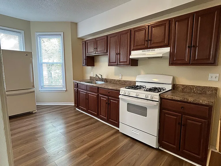 138 Hallock Ave #R2 — Photo 11