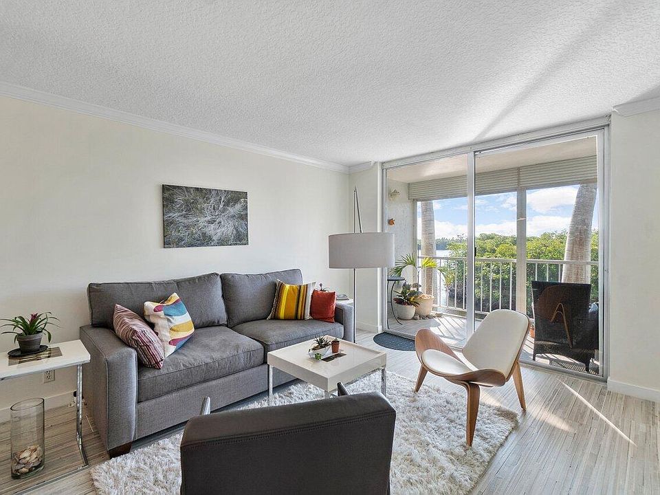 1st image of 689 NE 6th Ct APT 303