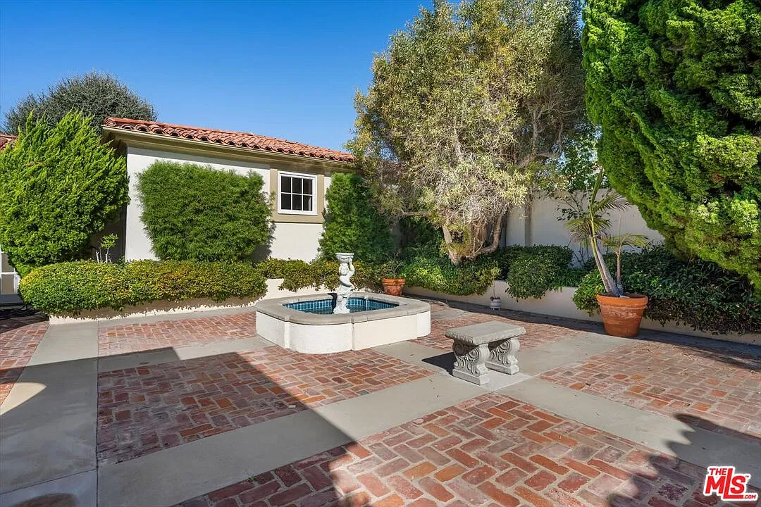 4 bed, 6.0 bath, 6118 sqft, $15,000 — Photo 4