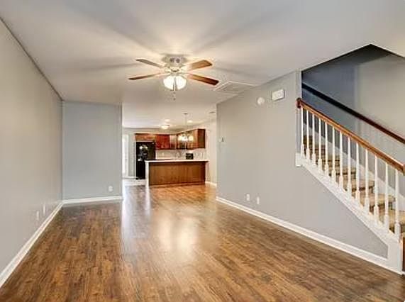 2nd image of 359 Sam Houston Cir #1